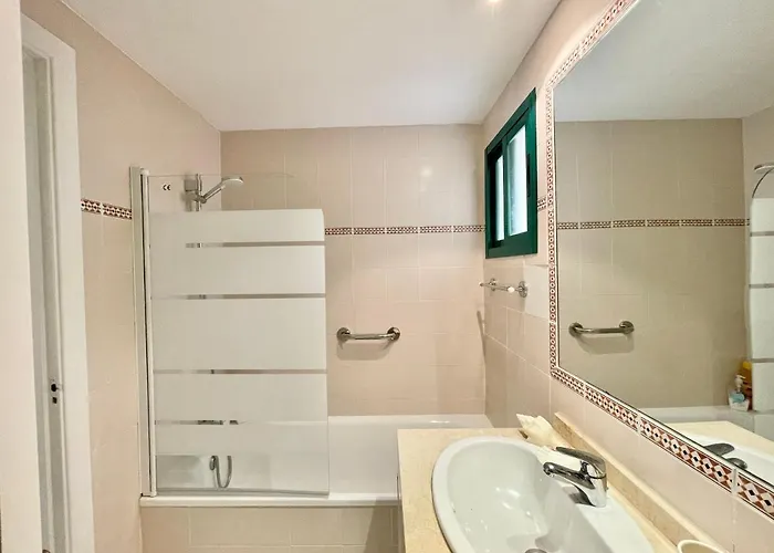 Отель La Concha - Eaw Homes *